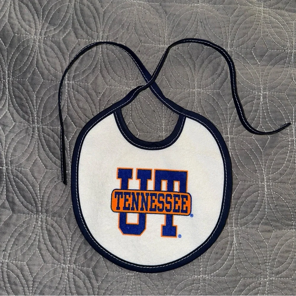 NWT Vintage Tennessee Volunteers 3-Piece Newborn Tshirt and Accessories Set
